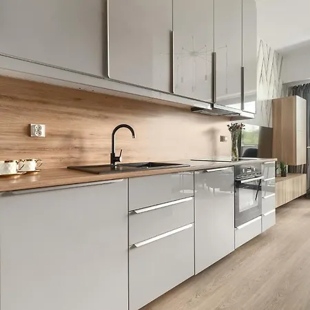 Lynx Hanza Pool Sauna *