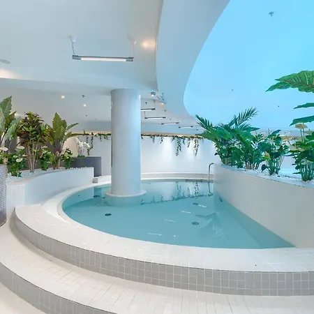 Lynx Hanza Pool Sauna *